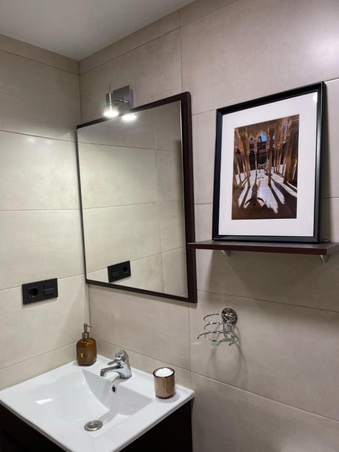 Vivienda Turistica Paseo Del Salon Apartment Granada Luaran gambar